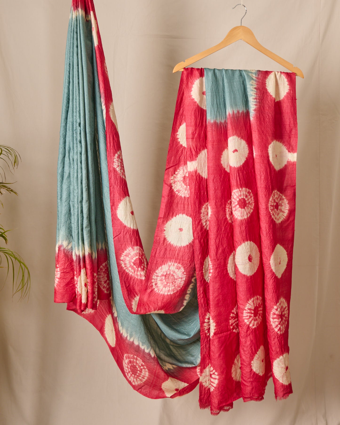 Shibori Tussar Silk Saree Handloom Saree Handcrafted Textile Made in India Grey Red Colour
