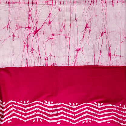 Cotton saree with light pink body and dark pink border. Body has dark pink thread like batik lines and border has white batik zigzag patterns.