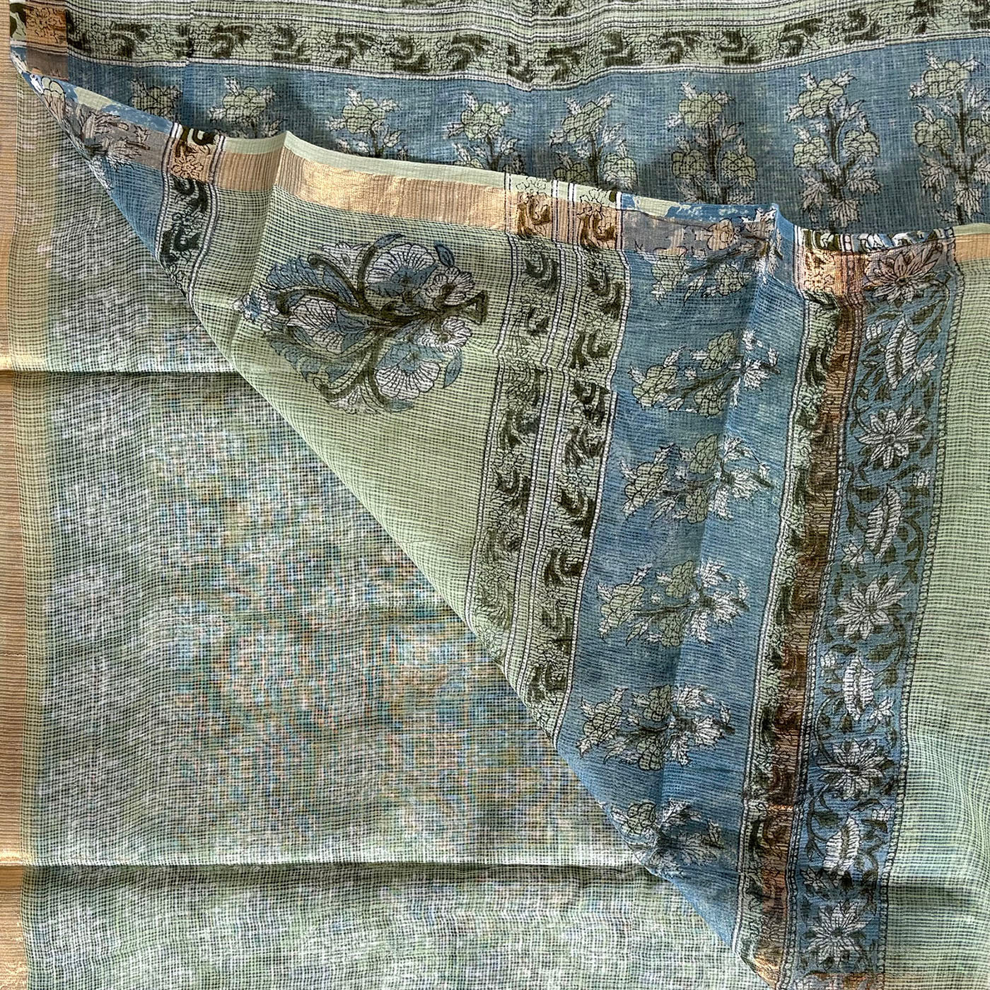 Pallu and blouse material of the saree