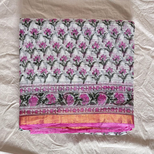 White kota cotton saree with Sanganeri floral booti blockprinted all over with a thin zari border.